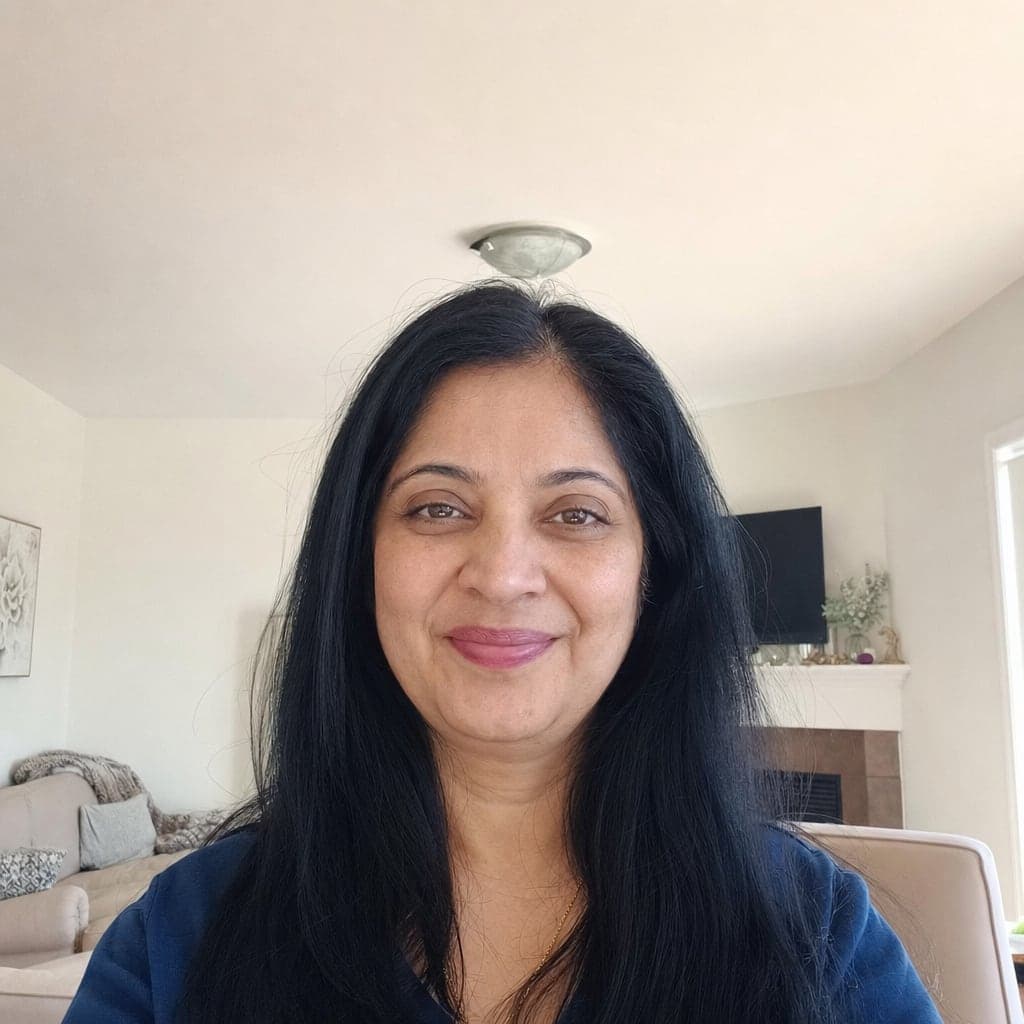 Professional headshot example 4: selfie before generation